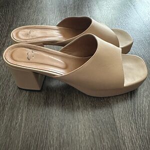 ATP Atelier Lumezzane Women's Tan Block Heel Mule Sandals size 10